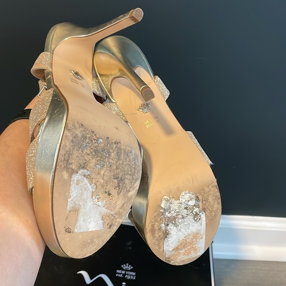 Nina size 7M. Gold Strappy platform buckled heels - Picture 6 of 8